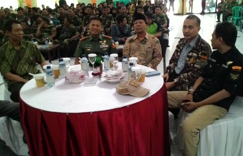 Danrem 084/Bj, Ketua DPD LDII kota Surabaya, dan ketua ormas lainnya di acara pembinaan keluarga besar TNI.